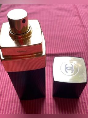 CHANEL No. 5 Paris Eau de Toilette Black and Gold Perfume Bottle 75ml 2.5 Fl.Oz.